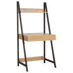 T&ouml;&ouml;laud Step, must/pruun