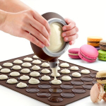 Makroonivalmistuskomplekt - 30 avaga silikoonmatt, k&uuml;psetusplaat ja pritskott., 1 PC-Macaron butelis