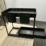 2-astmeline libisev kraanikausialune korv, must hoiuriiul vannitoa ja k&ouml;&ouml;gi jaoks.