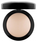Kompaktne pulber MAC Mineralize Skinfinish, light, 10 g