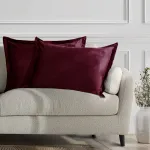 Dekoratiivpadjap&uuml;&uuml;r Restilo Velvet, punane v., 50 cm x 70 cm, 2 tk