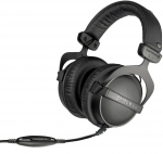 Juhtmega k&otilde;rvaklapid Beyerdynamic DT 770 M, must v.