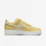 Nike WMNS Air Force 1 '07 ESS - Suurus 36.5 (DJ9945-700 Vabaajajalatsid)