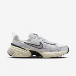 Nike Wmns V2K Run - Suurus 38 (FD0736-100 Vabaajajalatsid)