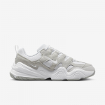 Nike Wmns Tech Hera - Suurus 42 (DR9761-100 Vabaajajalatsid)