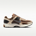 Nike Zoom Vomero 5 Lt British Tan/ Dk Smoke Grey - Suurus 46 (HF1553-202 Vabaajajalatsid)