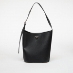 GUESS Meridian II Bucket Black (HWBG6974040-BLA Kotid)