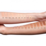 Clarins Skin Illusion Natural Hydrating jumestuskreem 30 ml - 108.5 Cashew