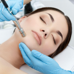 Gesichtsbehandlung (IS CLINICAL/Dr. Eckstein) + Mikrodermabrasion (1 Behandlung)