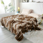 Pruun mikrofliisist p&auml;evatekk 150x200 cm Victory &ndash; My House