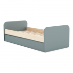 Hallikasroheline m&auml;nnipuidust lastevoodi koos v&auml;ljat&otilde;mmatava voodi ja panipaigaga 90x200 cm Esteban &ndash; Marckeric