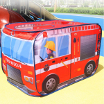 Lapsed m&auml;ngivad v&auml;litelgi siseruumides teesklemise m&auml;nguasja h&uuml;pikaknaga autotelgid tulet&otilde;rjeauto Fire Truck mitmev&auml;rviline