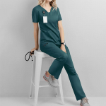 Naiste meditsiinilise vormikoorija komplekt Medical Scrubs &uuml;lemised p&uuml;ksid, riidest V-kaelusega n&ouml;&ouml;riga p&uuml;ksid XL tumeroheline v&auml;rv