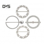 4 tk riidenurgas s&otilde;lmitud n&ouml;&ouml;pe, &uuml;mmargused, ringikujulised, kunstp&auml;rliga, rhinestones kaunistusega, salli, r&otilde;ngasklambrid, T-s&auml;rgi lipsuklambrid, s&auml;rgi pingutusklambrid kuldne