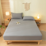 Pehme ja sile &uuml;hev&auml;rviline lihvitud puuvillane voodilina &uuml;he- ja kaheinimesevooditele, pakkudes mugavust ja kaitset tolmu eest. Pillowcase【48*74*2】 helehall v&auml;rv