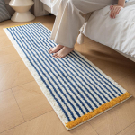 Voodi k&otilde;rval vaip Magamistoa paksenenud diivanipadi Voodi ees aknaalune padi Vannitoa p&otilde;randamatt 50x160cm
