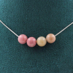 Pierres et Min&eacute;raux. Collier 4 perles Rhodonite 8 mm Chaine en acier inoxydable Collier femmes, hommes. Taille personnalisable. roosa
