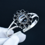 Looduslik paelaline ahhaat v&auml;&auml;riskivi k&auml;sitsi valmistatud mansett k&auml;ev&otilde;ru 925 sterlingh&otilde;be mansett k&auml;ev&otilde;ru, must on&uuml;ks lillekujuline k&auml;ev&otilde;ru naisele, unisex k&auml;ev&otilde;ru 7 must