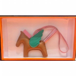 Nahast Pegasuse ripatsi materjalipakett, V&auml;ikese hobuse tiivad, Nahast hobuse armastuse koti aksessuaarripats