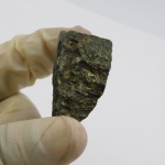 82 ct L&otilde;ikamata P&uuml;riit Kuldne Kristall Looduslik Toores Lahtine V&auml;&auml;riskivi SERTIFITSEERITUD 39 mm approx kuldne