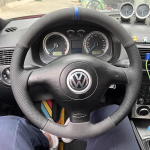 Isemonteeritav libisemiskindel punane &uuml;li&otilde;huke nahast ja stiilne roolikate Volkswagen MK4 VW Golf 4 Passat B5 jaoks DIY autosisu black blue mark