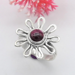 Granaatv&auml;&auml;riskiviga k&auml;sit&ouml;&ouml;na valmistatud s&otilde;rmus j&otilde;ulukingiks 925 sterlingh&otilde;be ehted 9.5 h&otilde;be