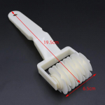 Loomingulised k&uuml;psetust&ouml;&ouml;riistad Plastist rulliga v&otilde;rgul&otilde;ikur L/M/S V&otilde;re muster saia taigna jaoks Fondant pitsakoogid pirukad K&ouml;&ouml;gitarbed S