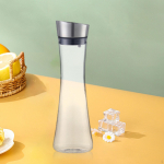 Roostevabast terasest kaanega k&uuml;lma vee kannupudel. Kann kohvi valmistamiseks 1L