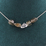 Pierres et Min&eacute;raux. Collier 5 perles Quartz Tourmaline rutile du Br&eacute;sil Chaine en acier Collier femmes, hommes. Taille personnalis