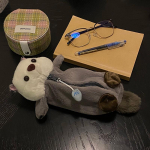 Plush Sea Otter pliiatsi&uuml;mbris Kaasaskantav pliiatsi markeri hoidja Koolitarbed Multifilmi pehme pliiatsi kott Pliiatsi kott meigikott 1pc