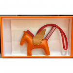 Nahast Pegasuse ripatsi materjalipakett, V&auml;ikese hobuse tiivad, Nahast hobuse armastuse koti aksessuaarripats