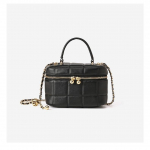 &ldquo;Kuupaiste vals&rdquo; karpkott - Naiste struktuurne crossbody kott parandatud teraga nahast keti-rihmaga 17*8*12 must
