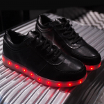 LED h&otilde;&otilde;guvad helendavad tossud USB-laadimine Kids s&uuml;ttib Led lastejalatsid Valgustus 37 must