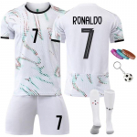 2025/26 Ronaldo Portugali v&otilde;&otilde;rsillev&auml;rvi jalgpallis&auml;rk Nr. 7 Laste spordir&otilde;ivad Valge 3 k&auml;epaelaga V&otilde;tmehoidja 100-110 CM valge