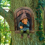 Naughty Garden Gnome Statue Elf Out The Door Tree Hugger Kodu&otilde;ue sisekujundus