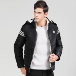 Meeste r&otilde;ivad &Otilde;huke klassikaline puuvillane polsterdatud sulemantel, millel on aluskrae, talvepuhkjakid, topid S must