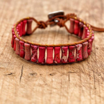 Nahast k&ouml;iega helmestega Boho k&auml;ev&otilde;ru ehted K&auml;sitsi valmistatud looduslikest kividest v&otilde;lupaelad &uuml;mbrisk&auml;ev&otilde;ru j&otilde;ulukingid punane