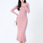 Naiste mood s&uuml;gistalv &uuml;hev&auml;rvilise tr&uuml;kiga pikkade varrukatega V-kaelusega k&otilde;rge v&ouml;&ouml;kohaga vabaajakleidid S must