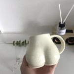 Loominguline keraamiline kruus Piim maitse tagumiku keha kuju alasti Armas tass k&auml;epideme disain lauaarvuti hoiukoht Kodukaunistus kohvitassid 301-400ml