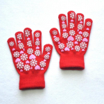 6-11 a Lapsed soojad kindad talv Uued &otilde;pilased lapsed lumehelveste armastustr&uuml;kis Kootud labakindad &otilde;ues kudumine rattas&otilde;it suusakindad Length: 16cm&nbsp; &nbsp;Wdith:6cm