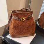 Naiste lambavillast k&auml;ekotid Uued trendikad lapitehnika mitmek&uuml;lgsed naiste &uuml;lakehakotid Talvine retro t&ouml;&ouml;le k&auml;imiseks crossbody kott (20cm<Max Length<30cm) black