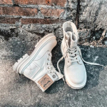 Retro poolsaapad naiste pitsiga, paksu tallaga kingad Naiste &uuml;mara ninaga l&uuml;hikesed saapad t&ouml;&ouml;kleit Western Denim saapad 35