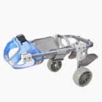 Lemmikkoera ratastool, V&auml;ikese koera jalutamise abivahendiga ratastoolauto XS