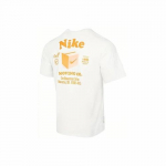 Nike meeste vabaaja l&uuml;hikeste varrukatega t-s&auml;rk hingava seljaosa ja suure tr&uuml;kiga EU XL valge