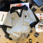 Naiste l&uuml;hikeste varrukatega suur p&otilde;rkepolo krae l&uuml;hikeste varrukatega armastuse tikandiga T-s&auml;rk lahtiselt moodne V-kaelusega top M hall v&auml;rv