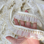 3 meetrit/partii 4 cm laiune kuldne niit ja helmestega v&auml;ike l&otilde;hnakaunistus, isetehtud volditud pitsist &auml;&auml;ris, k&auml;sitsi valmistatud &auml;&auml;riseaksessuaar 4cm wide