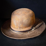 Ovaalne &uuml;laosaga vintage kulutatud villane silinder mood sulgedega kaunistatud lambavildist m&uuml;ts L（58-60cm）