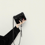 Naiste Retro Mini Ristketi Kott - S&uuml;gis/Talv 2022 Huulepulga Ni&scaron;i Tekstuuri Disain