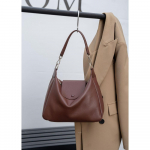 Lohkmustriga naturaalne veisenahast naiste kott, Moodne k&otilde;rgekvaliteediline lihtne pehme nahast diagonaalselt &uuml;le &otilde;la kantav kott, Naiste pehme nahast kestkott &scaron;okolaad