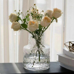 P&otilde;hjamaise retrostiilis tekstuuriga klaasvaas, Klaaspudel, Lillepott, H&uuml;dropooniline klaaskonteiner, Lillekompositsioon, Lauavaas